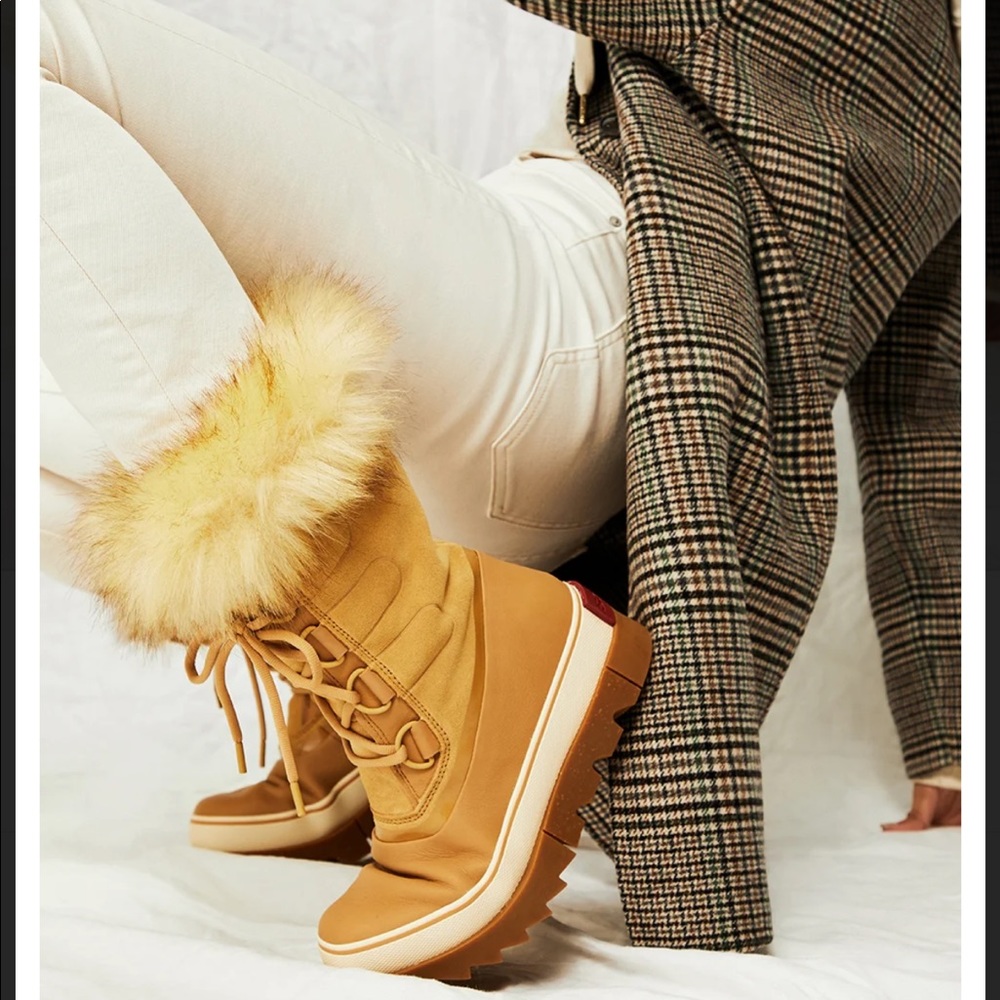 Stylish Tan Fur-Lined Women's Boots - Picture 3 of 10